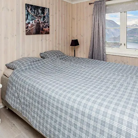 Feriehus 8 Person In Valldal