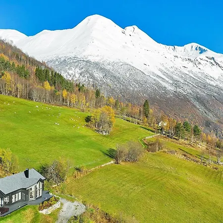Feriehus 8 Person In Valldal