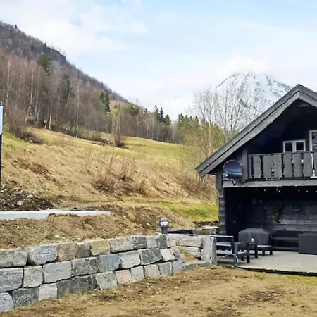 8 Person In Valldal