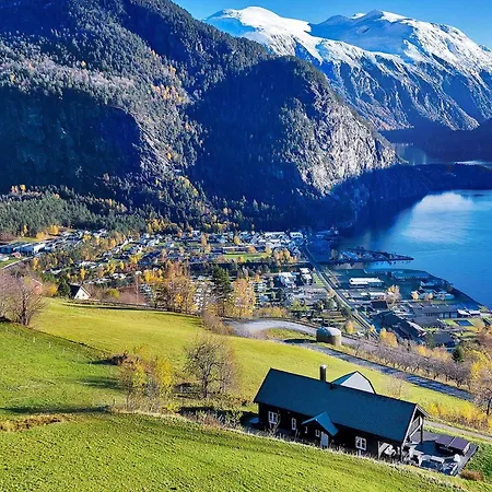 8 Person In * Valldal
