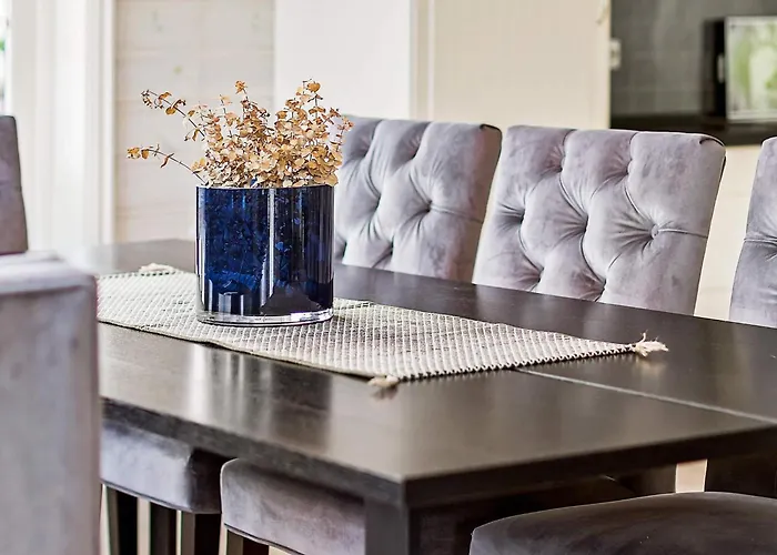 8 Person In * Valldal