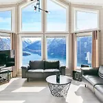 8 Person In * Valldal