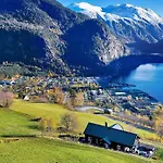8 Person In * Valldal