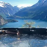 8 Person In Valldal